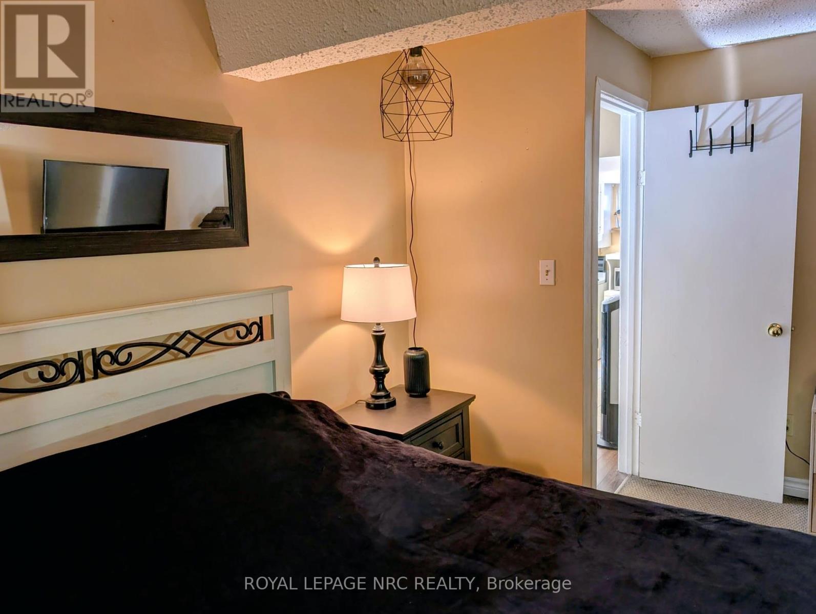 4132 Chippawa Parkway, Niagara Falls, Ontario  L2G 6E5 - Photo 17 - X12401254