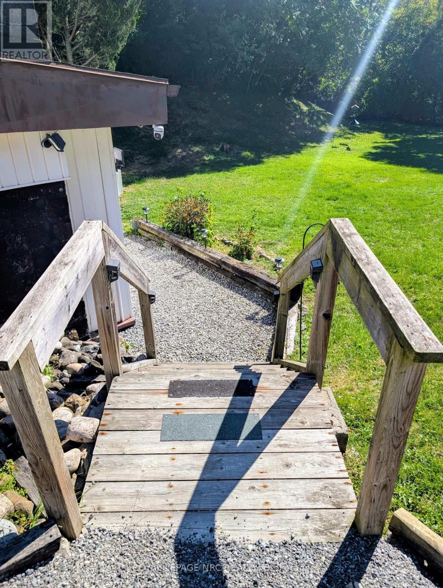 4132 Chippawa Parkway, Niagara Falls, Ontario  L2G 6E5 - Photo 5 - X12401254