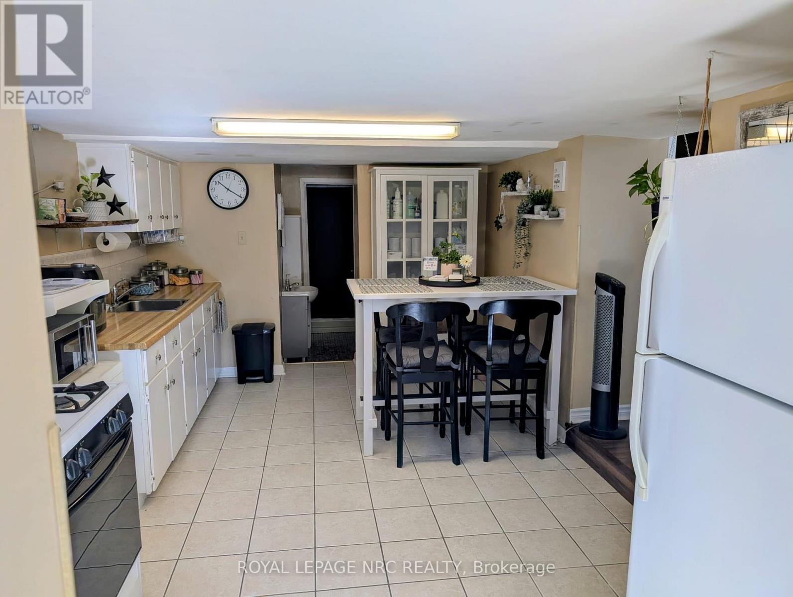 4132 Chippawa Parkway, Niagara Falls, Ontario  L2G 6E5 - Photo 7 - X12401254