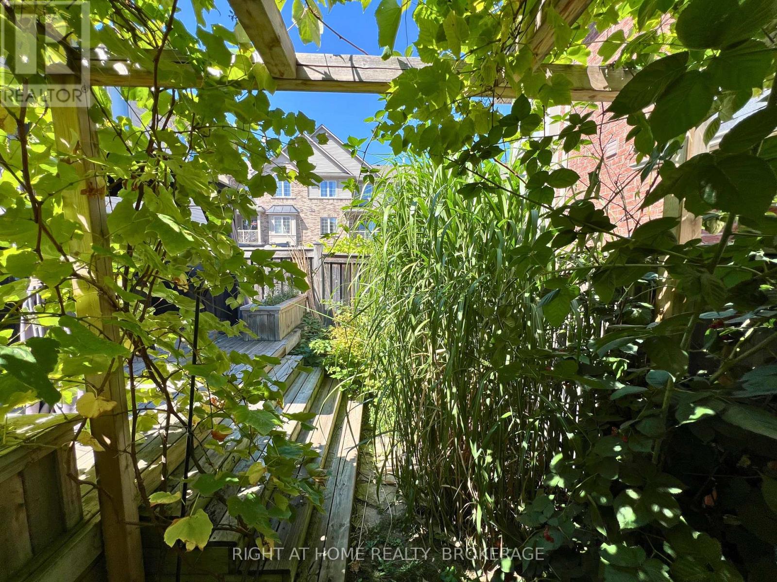 33 - 541 Winston Road, Grimsby, Ontario  L3M 0C5 - Photo 33 - X12402717