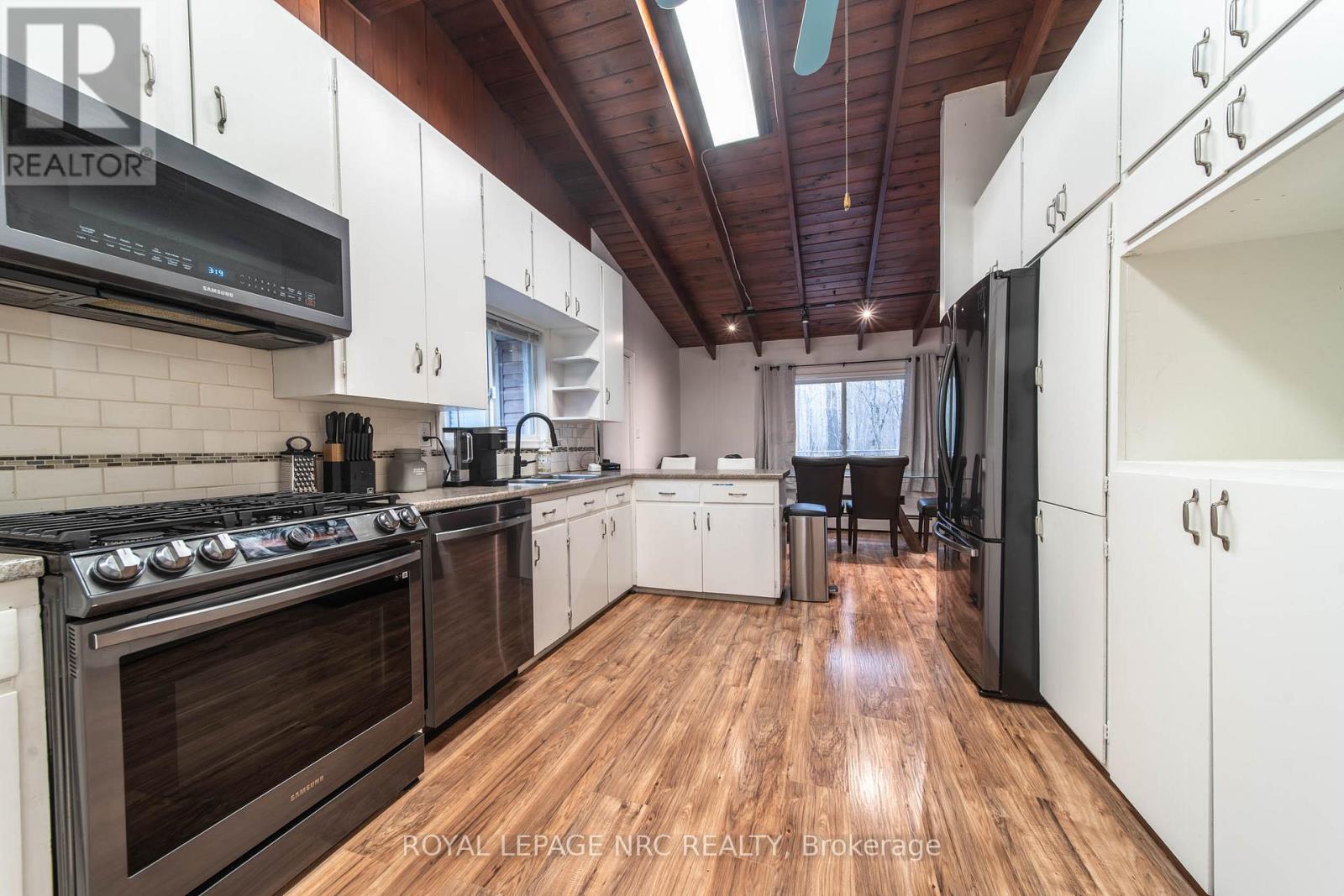 163 Maple Leaf Avenue N, Fort Erie, Ontario  L0S 1N0 - Photo 8 - X12404285