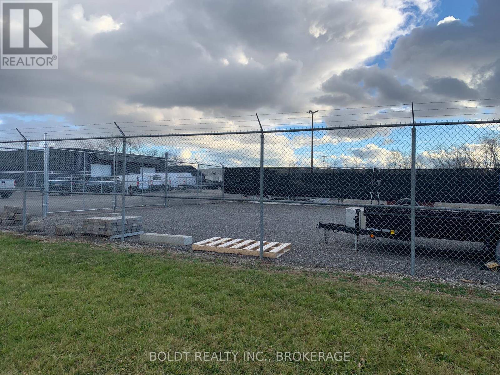 459 Prince Charles Drive S, Welland, Ontario  L3B 5X1 - Photo 3 - X12404691