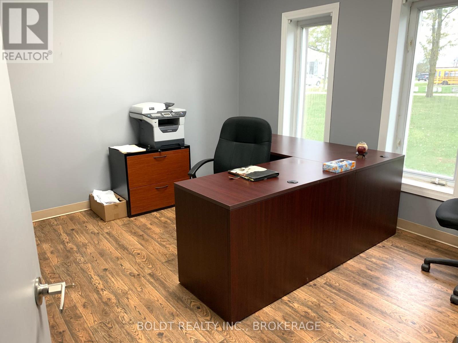 459 Prince Charles Drive S, Welland, Ontario  L3B 5X1 - Photo 4 - X12404695