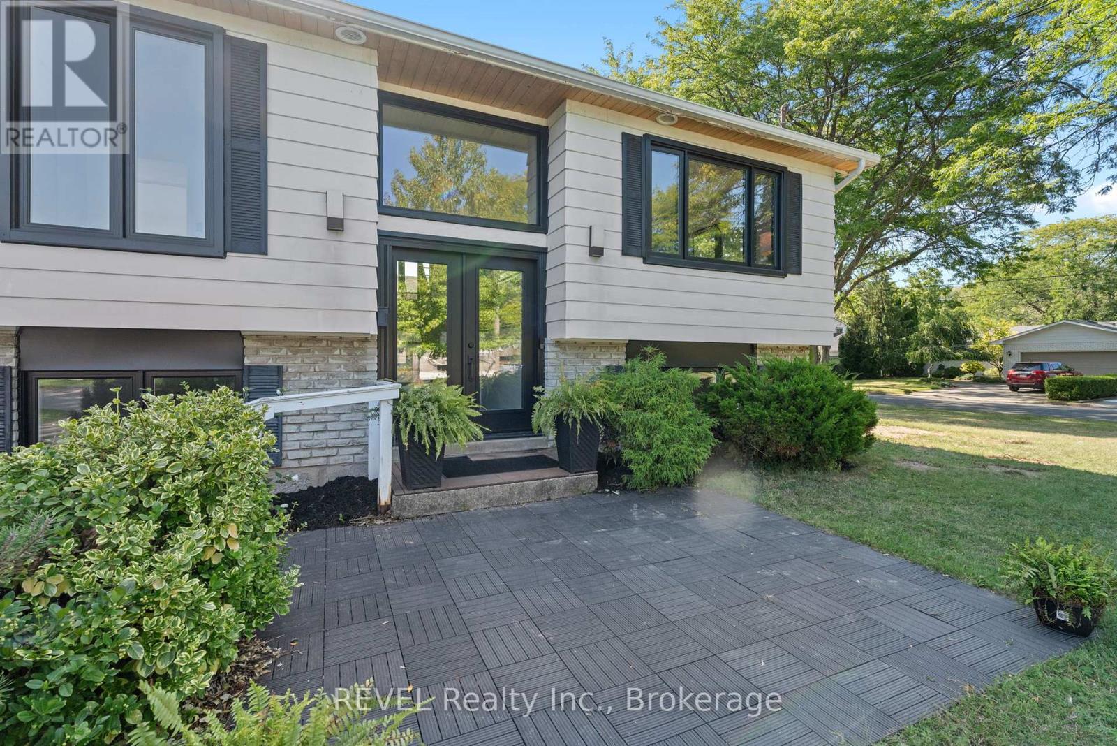 1 Samuel Court, St. Catharines, Ontario  L2M 6M1 - Photo 3 - X12406196