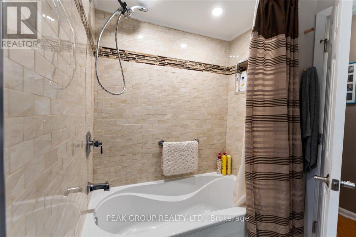 18 Karen Crescent, Welland, Ontario  L3C 2Y6 - Photo 11 - X12408023