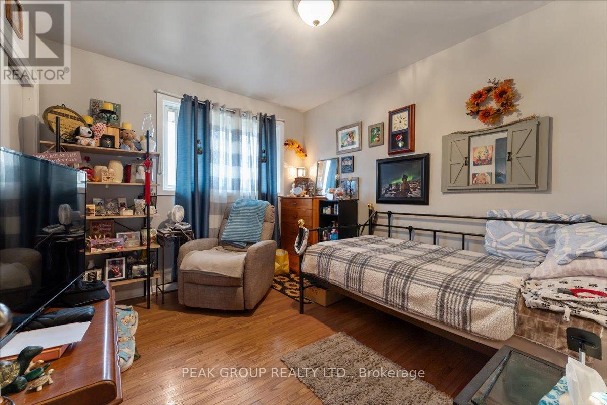 18 Karen Crescent, Welland, Ontario  L3C 2Y6 - Photo 9 - X12408023