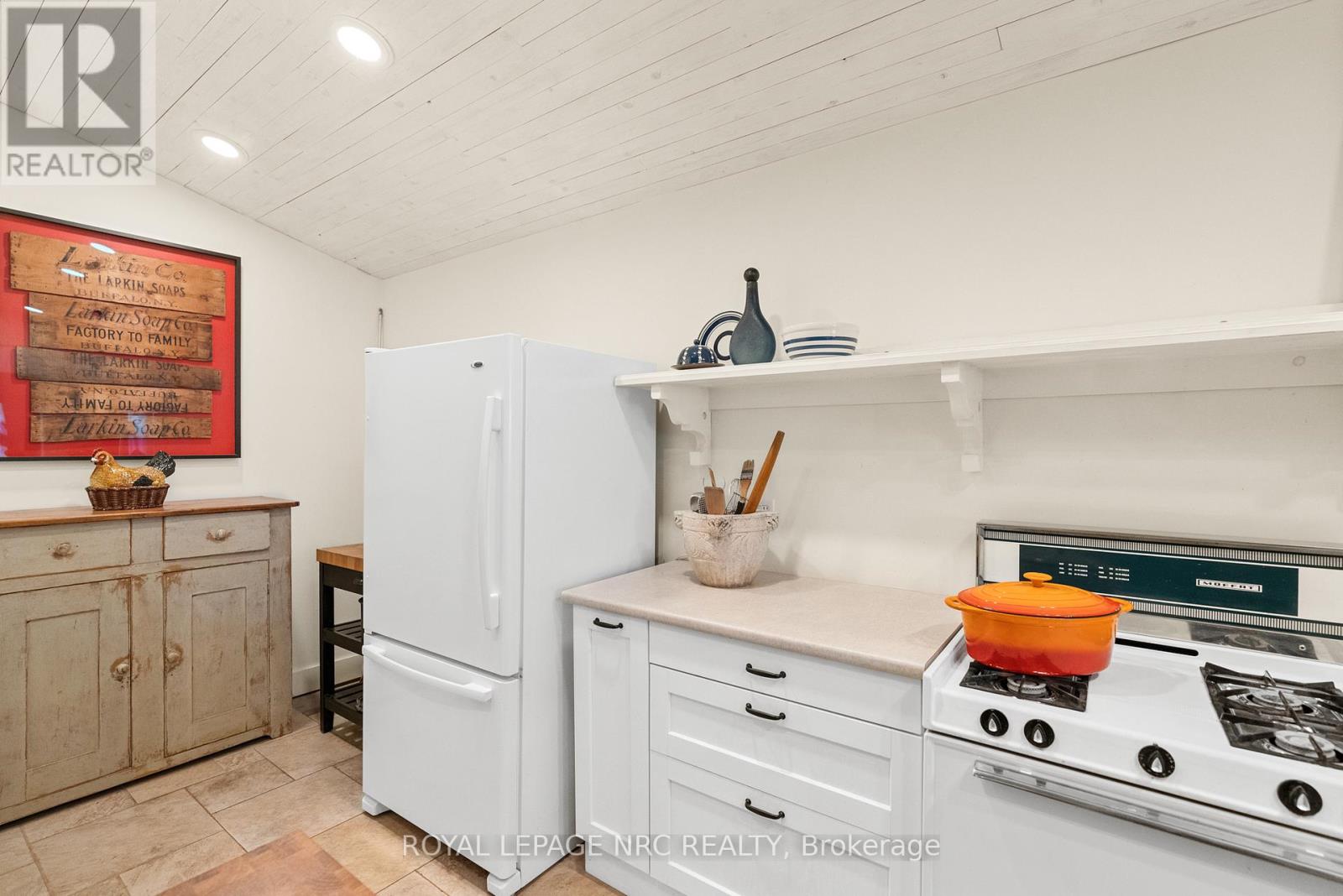 3765 Crystal Beach Drive, Fort Erie, Ontario  L0S 1B0 - Photo 21 - X12409872