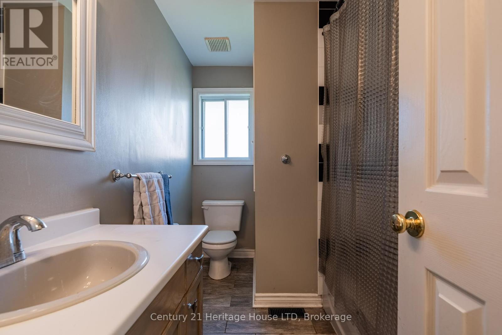 160 Northwood Drive, Welland, Ontario  L3C 6V9 - Photo 18 - X12412113