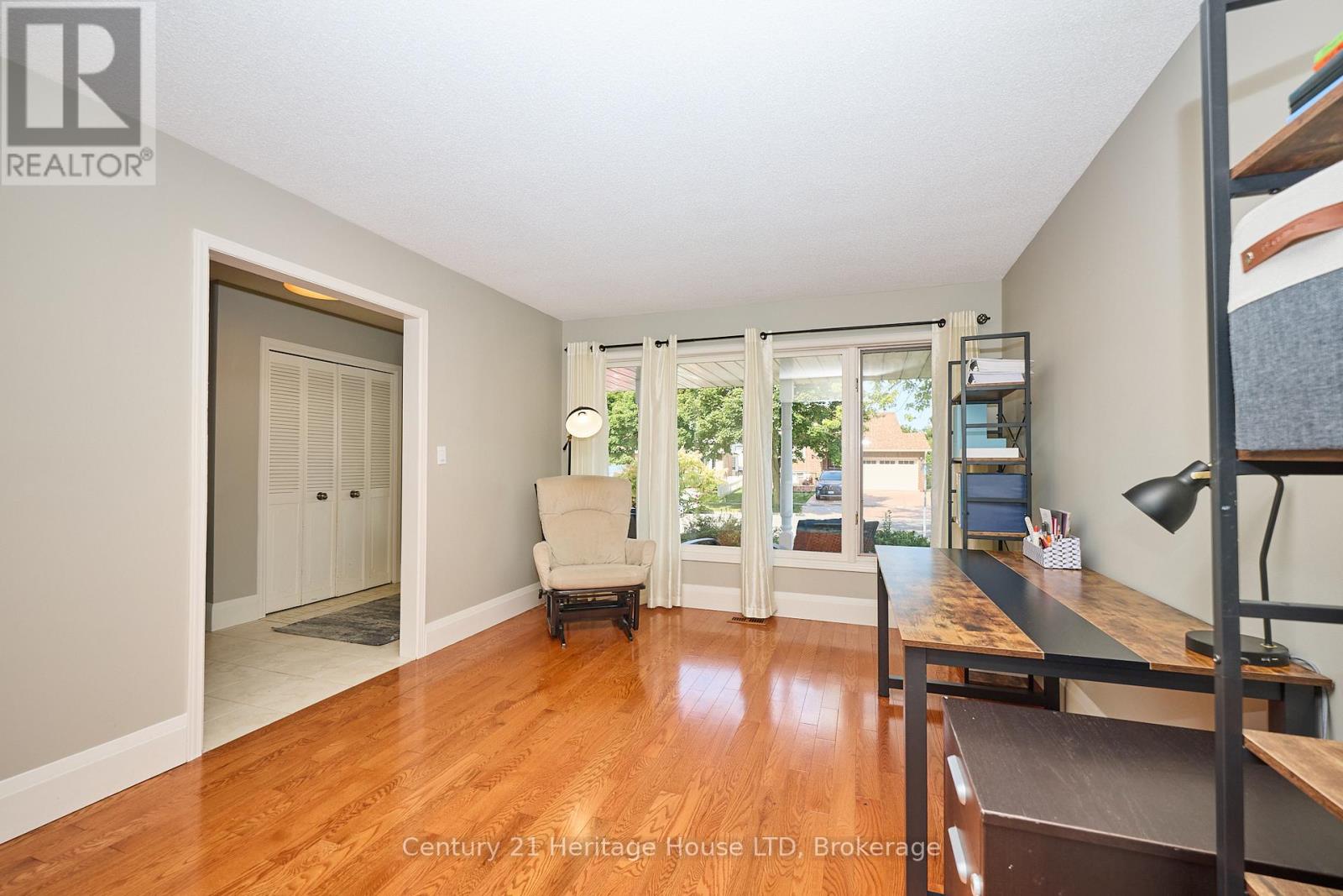 57 Keefer Road, Thorold, Ontario  L2V 4W5 - Photo 6 - X12412213