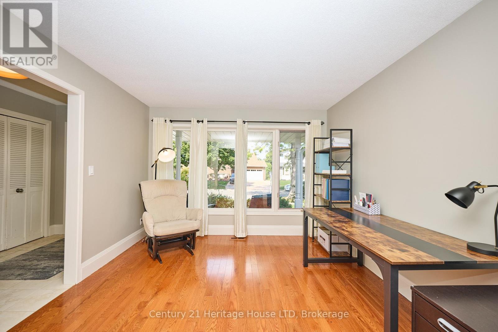 57 Keefer Road, Thorold, Ontario  L2V 4W5 - Photo 7 - X12412213