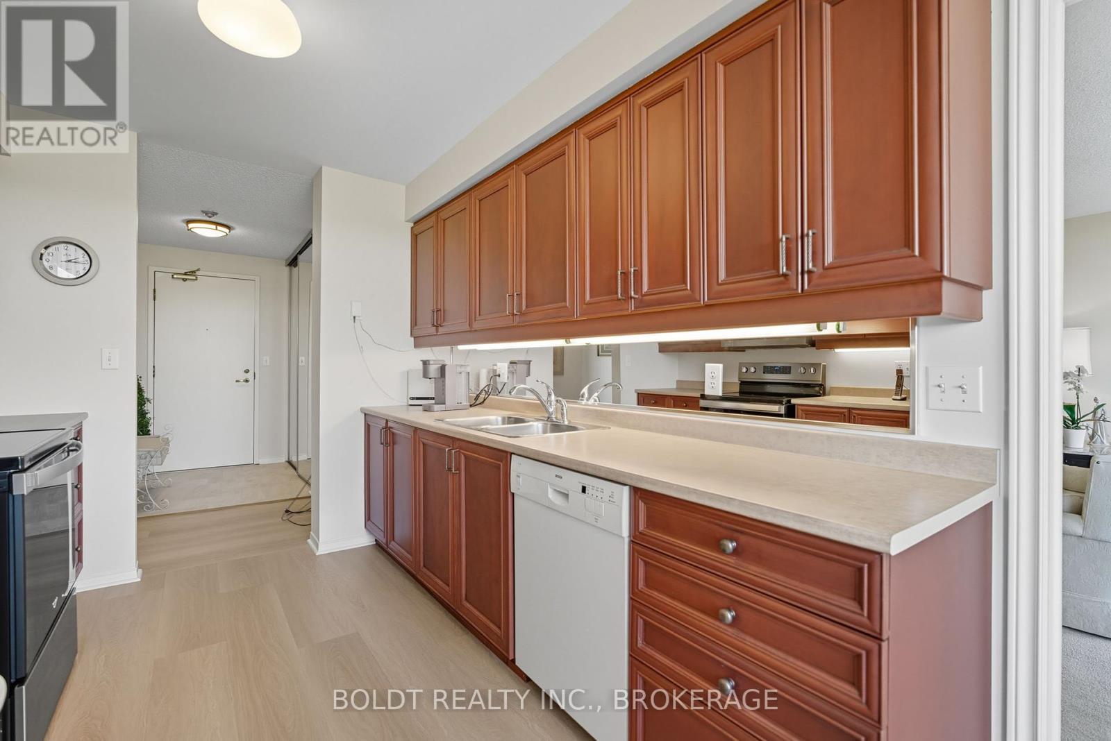 705 - 3 Towering Heights Boulevard, St. Catharines, Ontario  L2T 4A4 - Photo 17 - X12412604