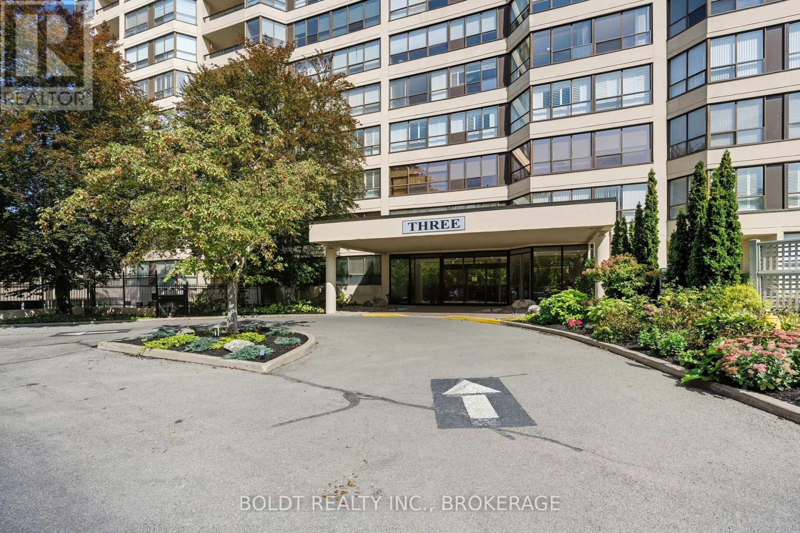 705 - 3 Towering Heights Boulevard, St. Catharines, Ontario  L2T 4A4 - Photo 2 - X12412604