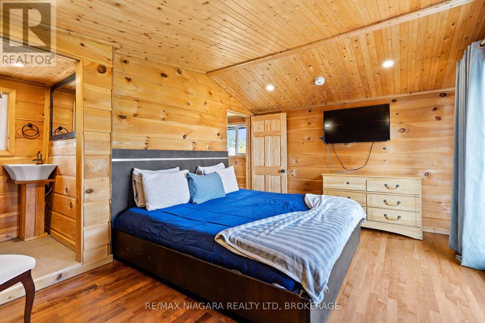 105 Lighthouse Drive, Haldimand, Ontario  N1A 2W6 - Photo 17 - X12412676