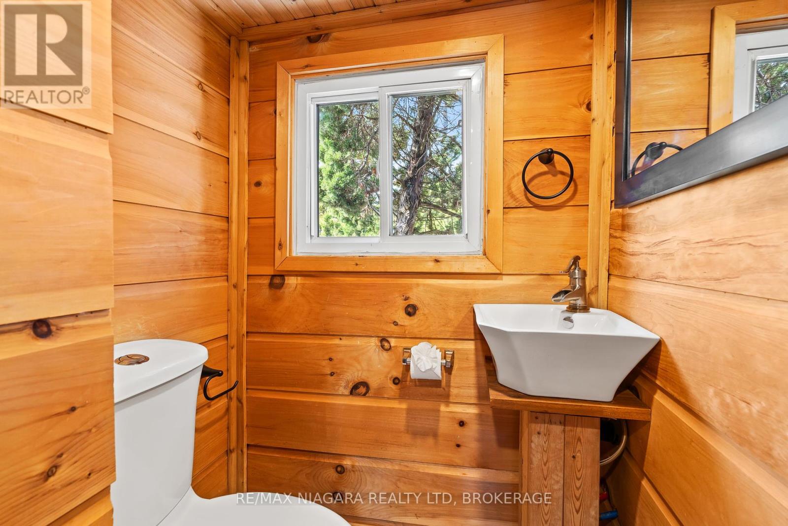 105 Lighthouse Drive, Haldimand, Ontario  N1A 2W6 - Photo 18 - X12412676