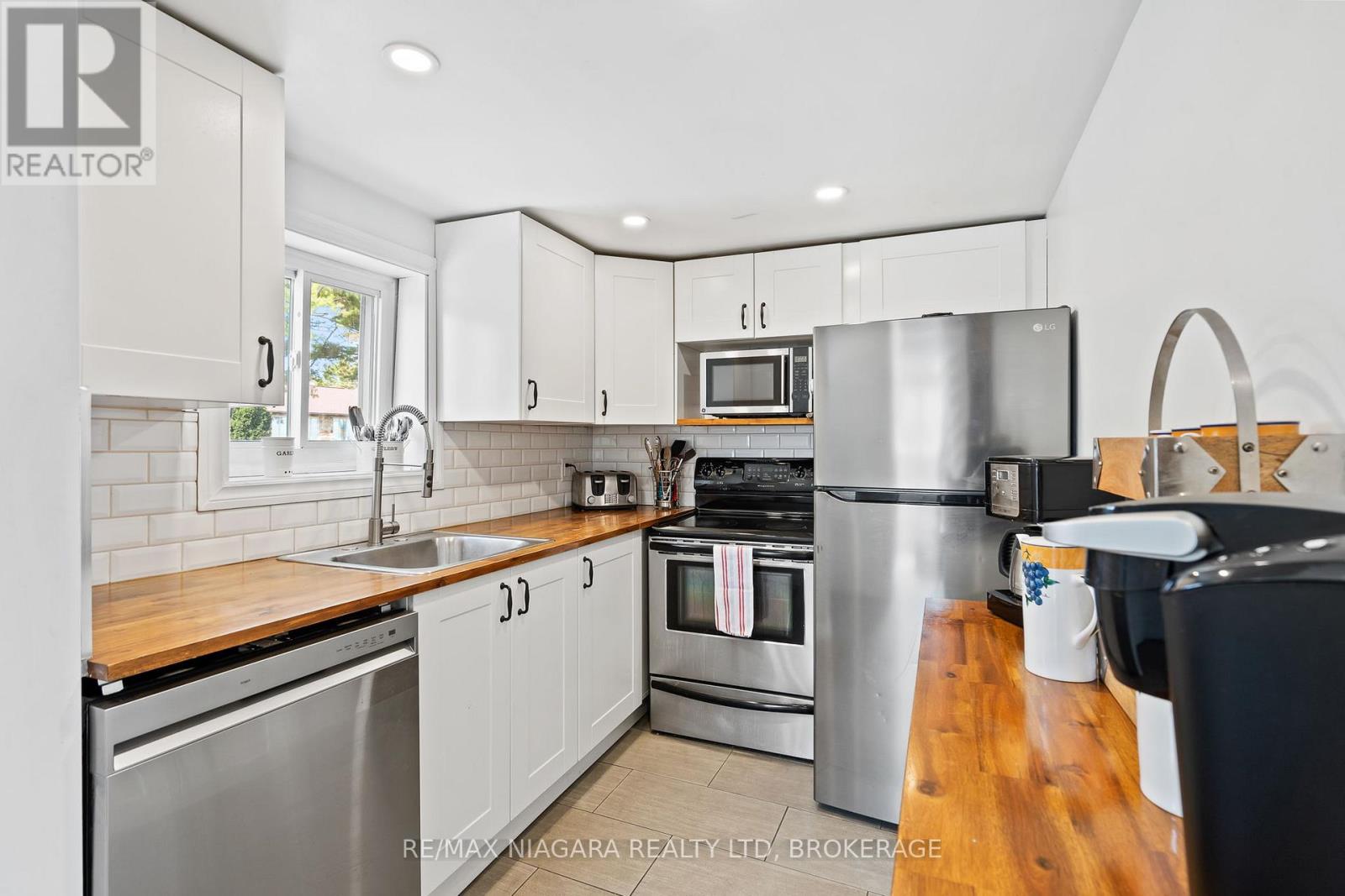 105 Lighthouse Drive, Haldimand, Ontario  N1A 2W6 - Photo 6 - X12412676