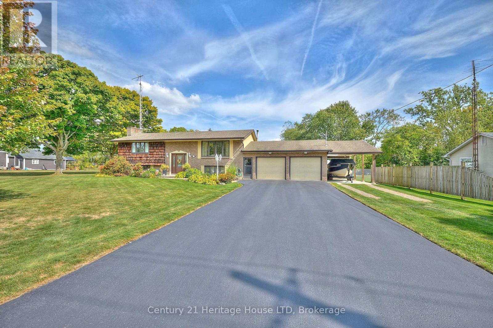 544 Rosehill Road, Fort Erie, Ontario  L2A 5M4 - Photo 4 - X12413166