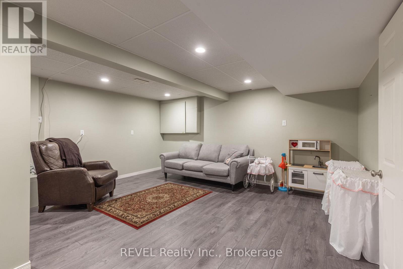 3 Newleaf Crescent, Welland, Ontario  L3C 6B4 - Photo 14 - X12413673