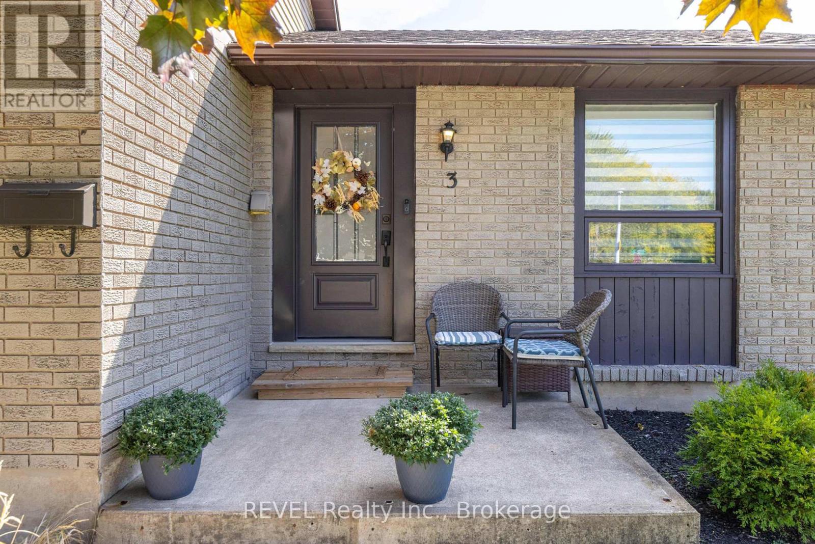 3 Newleaf Crescent, Welland, Ontario  L3C 6B4 - Photo 3 - X12413673