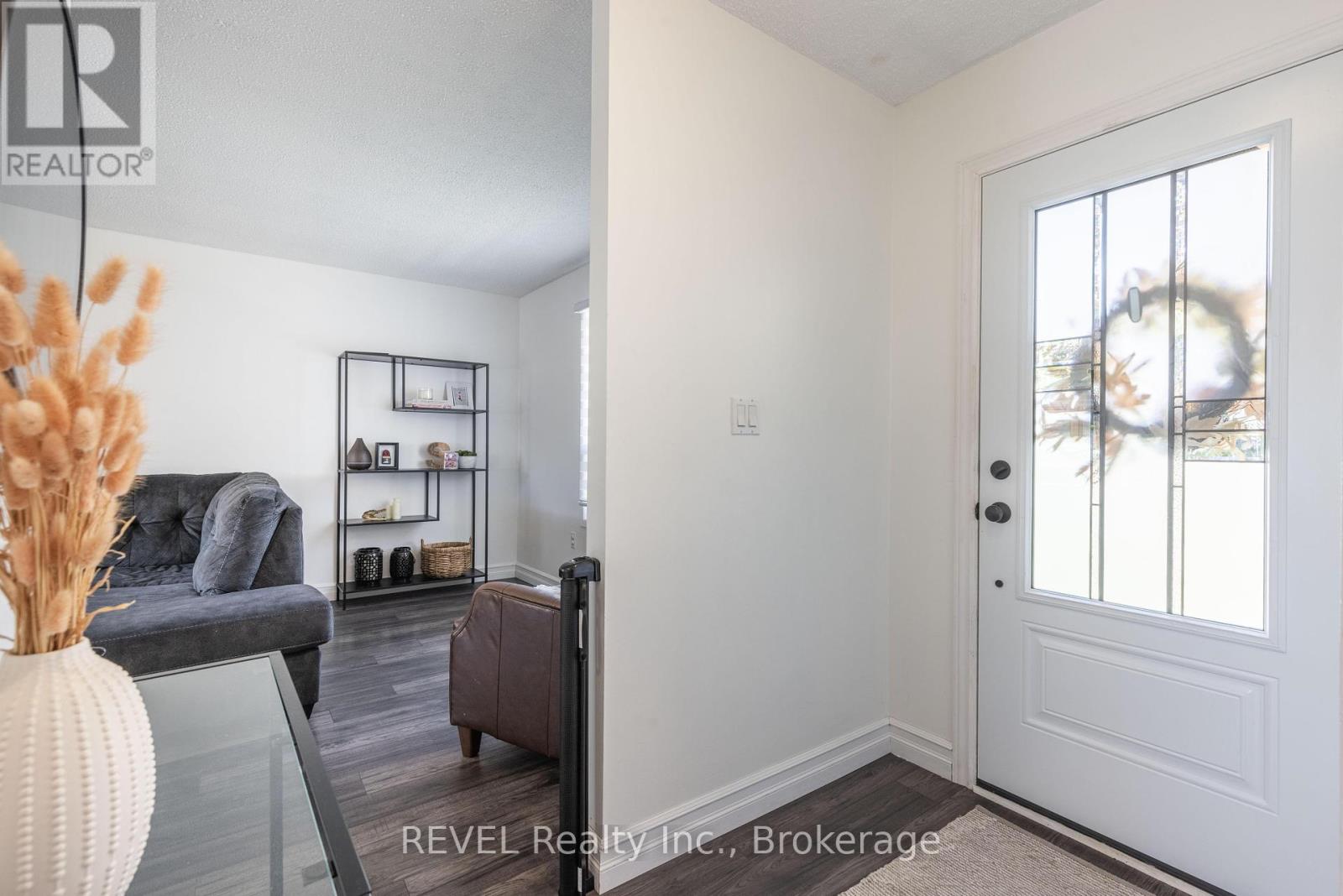 3 Newleaf Crescent, Welland, Ontario  L3C 6B4 - Photo 4 - X12413673