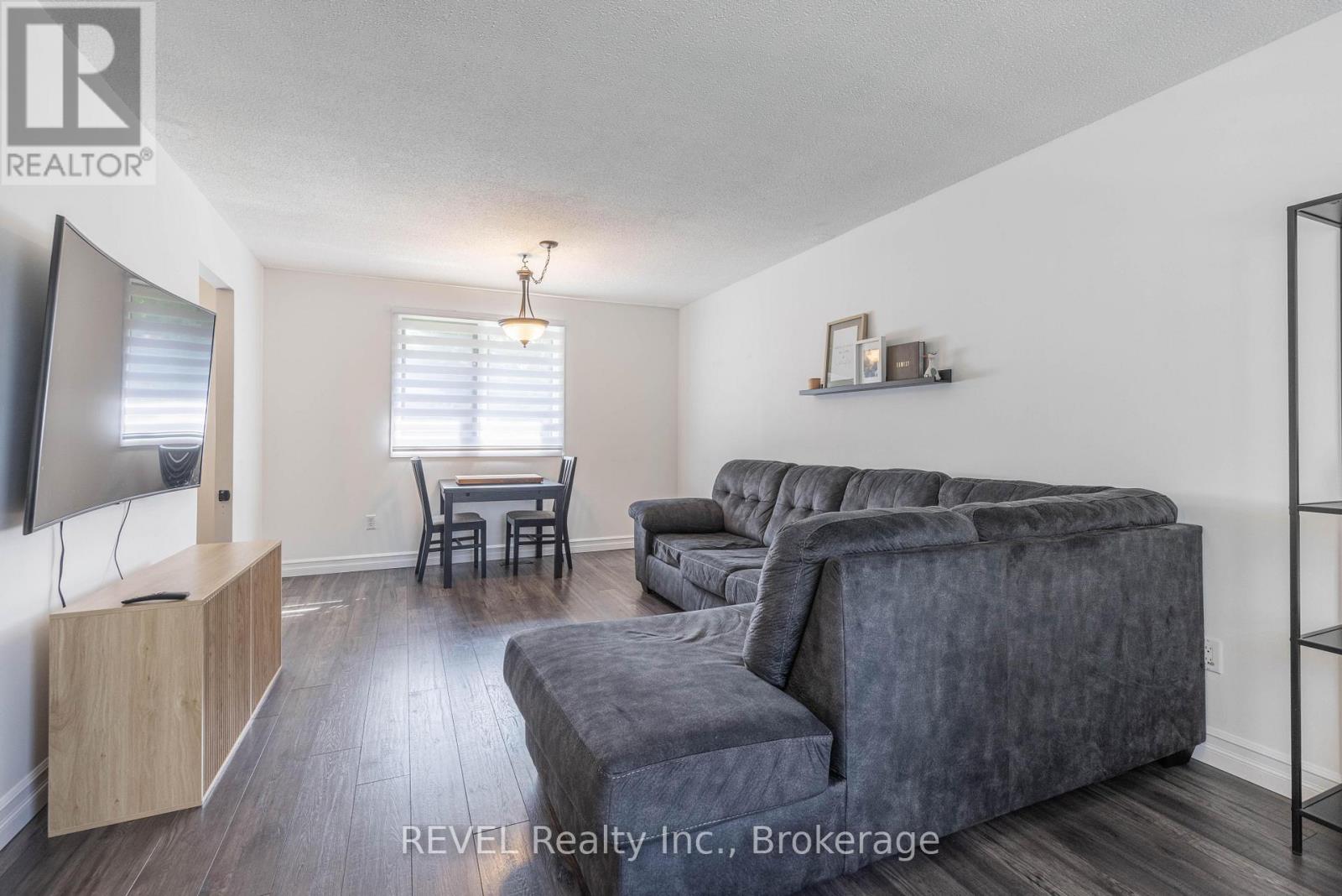 3 Newleaf Crescent, Welland, Ontario  L3C 6B4 - Photo 5 - X12413673