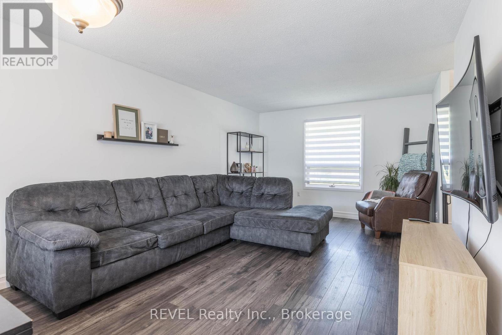 3 Newleaf Crescent, Welland, Ontario  L3C 6B4 - Photo 6 - X12413673