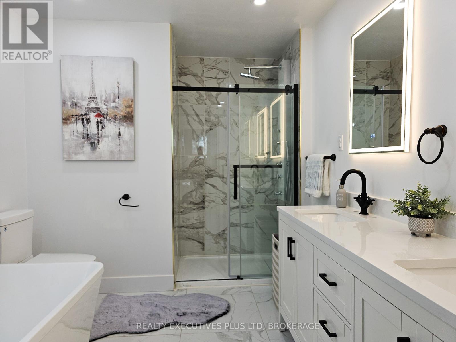 99 Carlton Avenue, Welland, Ontario  L3C 1R2 - Photo 12 - X12416915