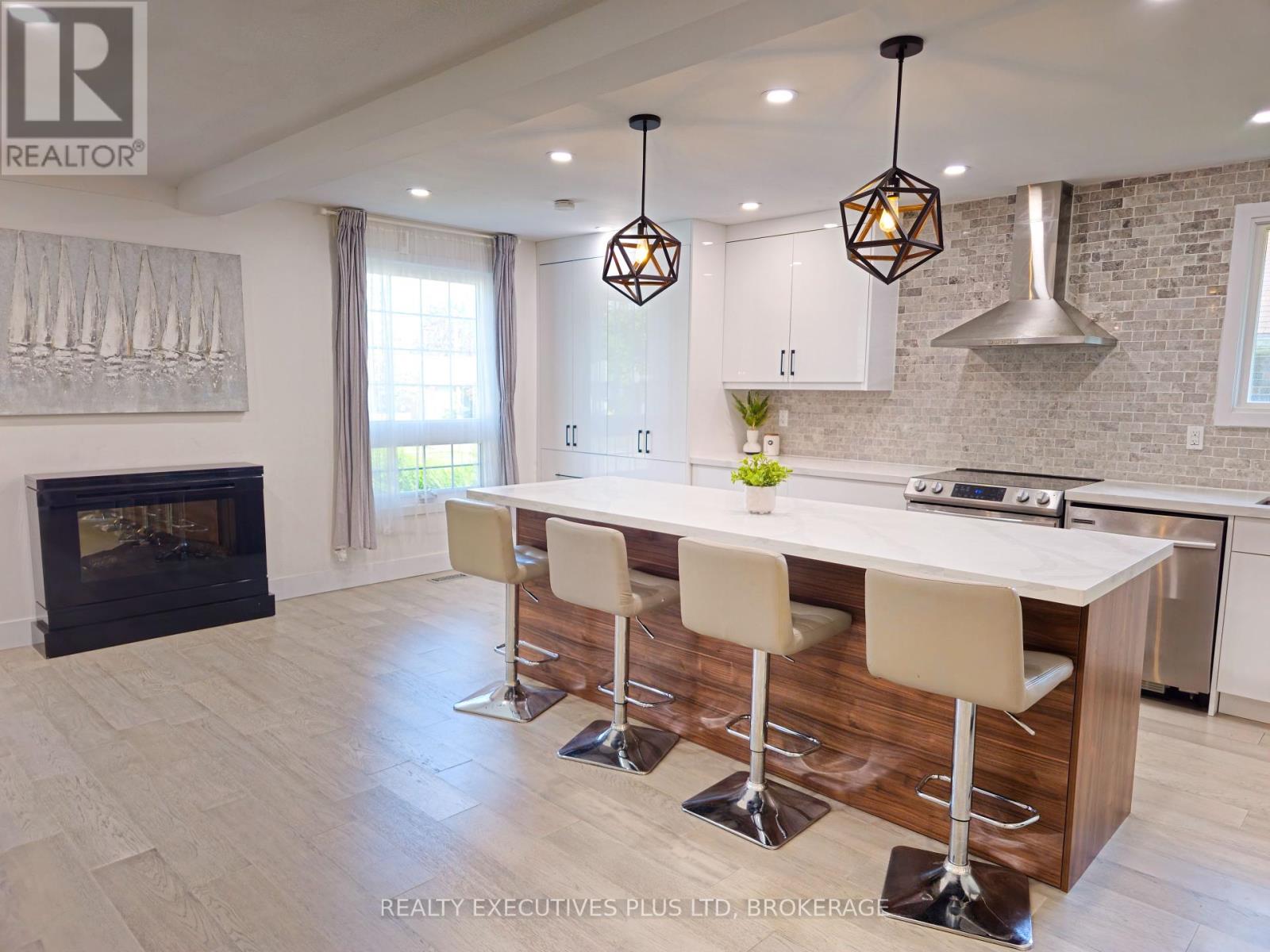 99 Carlton Avenue, Welland, Ontario  L3C 1R2 - Photo 4 - X12416915