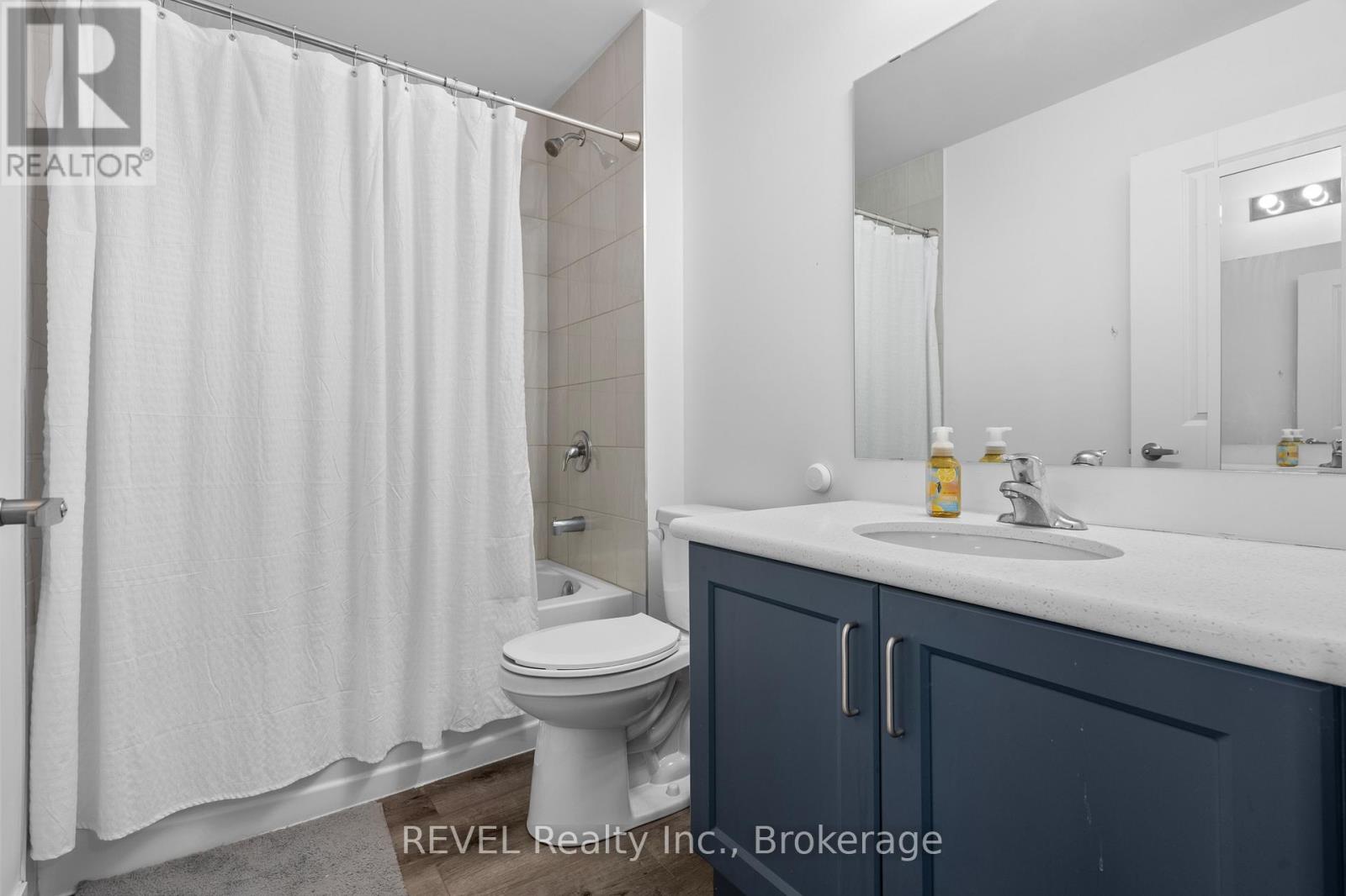 522 - 5055 Greenlane Road, Lincoln, Ontario  L3J 2J3 - Photo 4 - X12417789