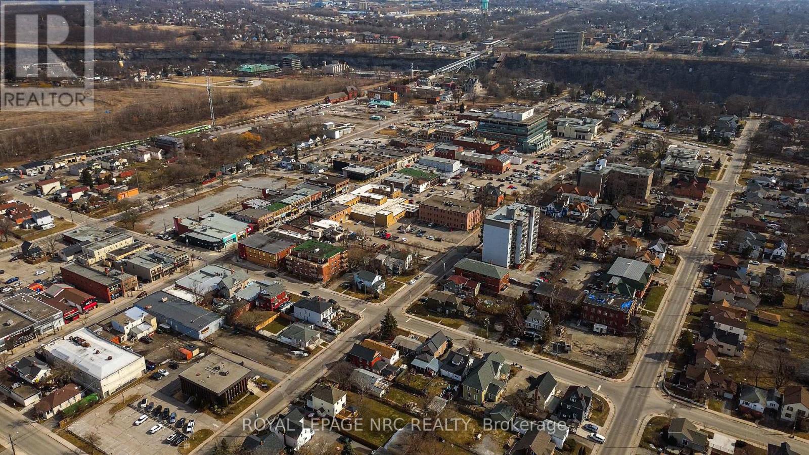 4768 Crysler Avenue, Niagara Falls, Ontario  L2E 3W1 - Photo 10 - X12418760