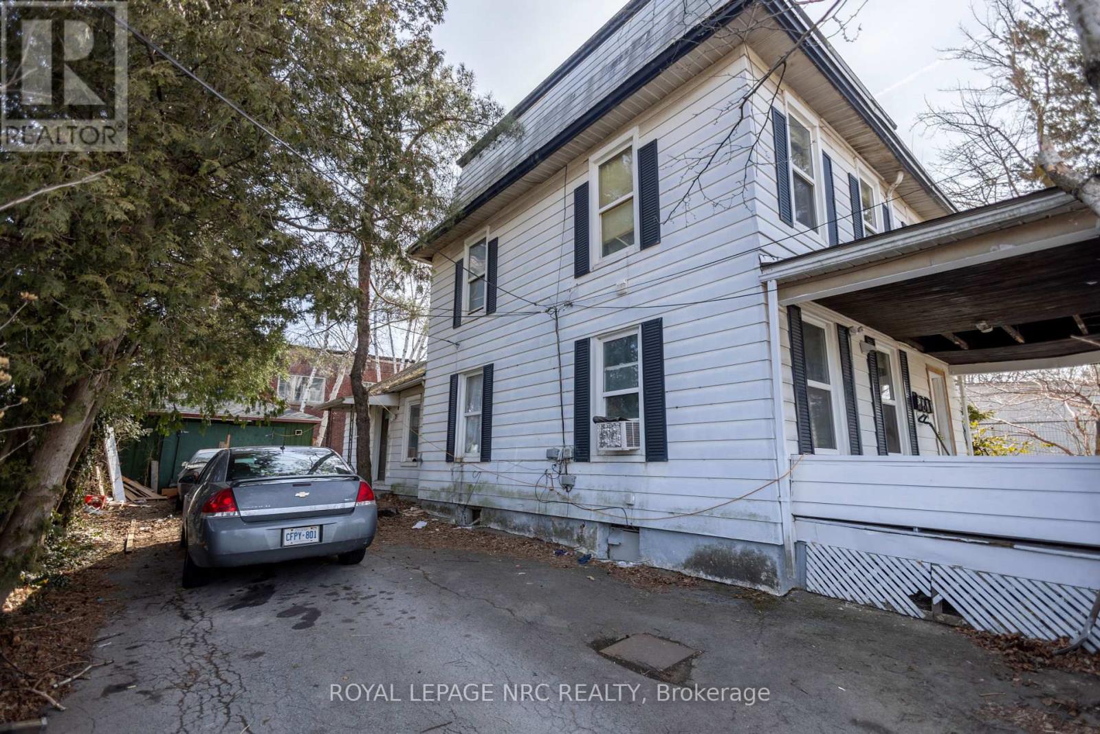 4768 Crysler Avenue, Niagara Falls, Ontario  L2E 3W1 - Photo 5 - X12418760