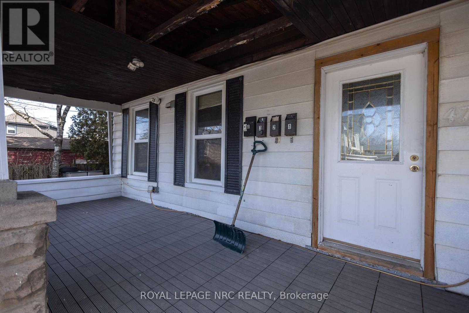 4768 Crysler Avenue, Niagara Falls, Ontario  L2E 3W1 - Photo 9 - X12418760