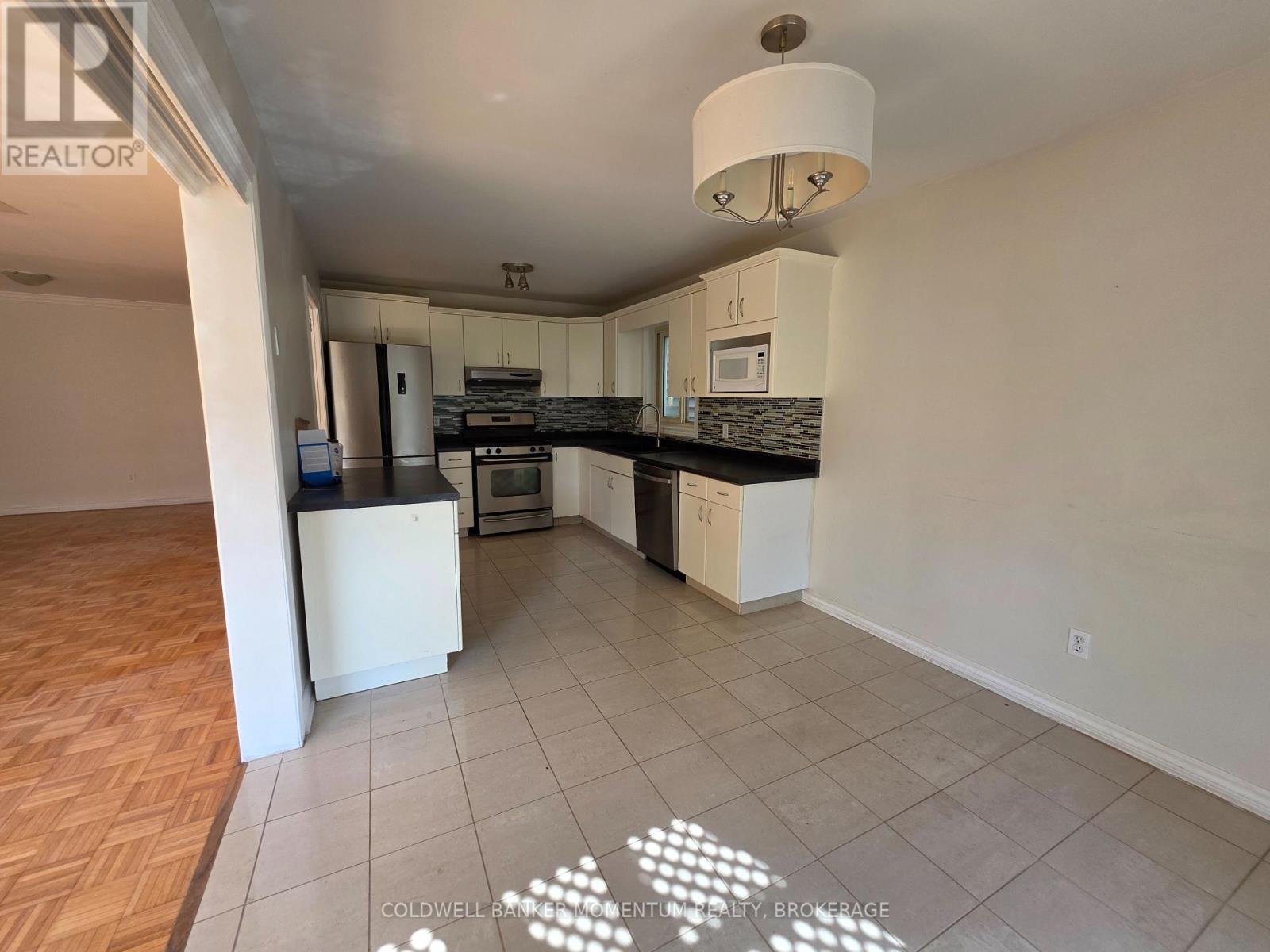 7 Terrama Court, St. Catharines, Ontario  L2S 3X1 - Photo 7 - X12419480