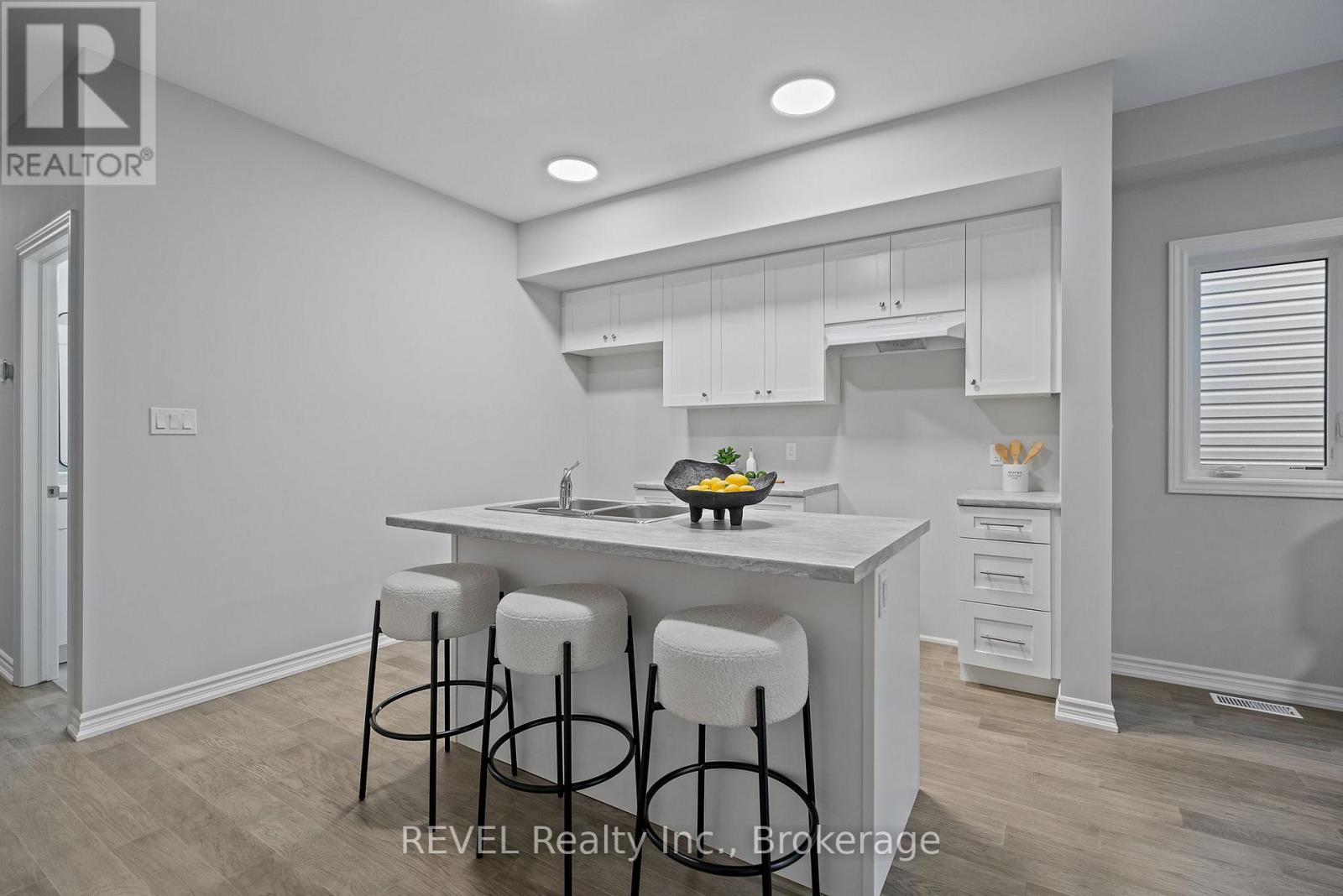 55 Superior Street, Welland, Ontario  L3B 3G3 - Photo 13 - X12420589