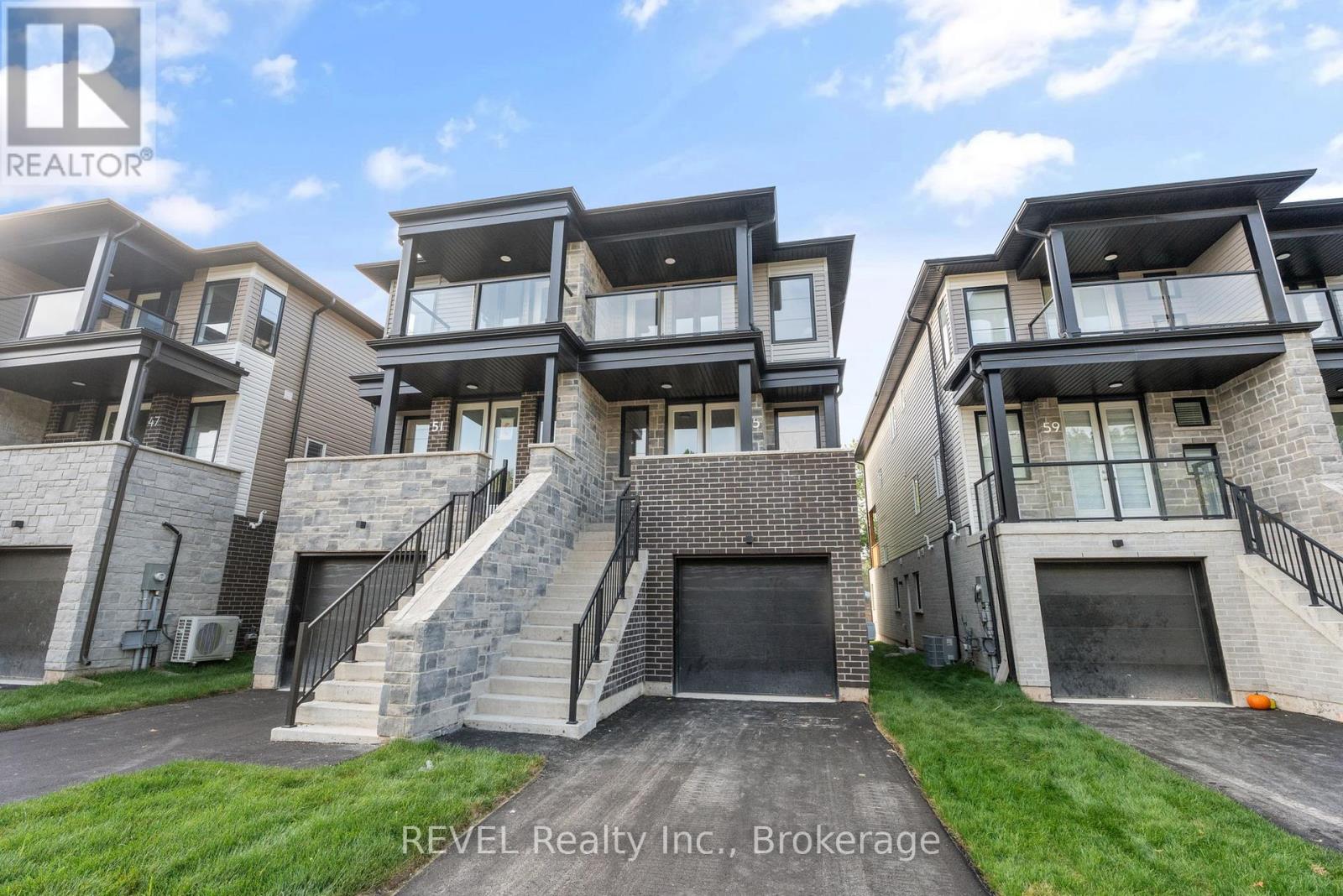 55 Superior Street, Welland, Ontario  L3B 3G3 - Photo 2 - X12420589