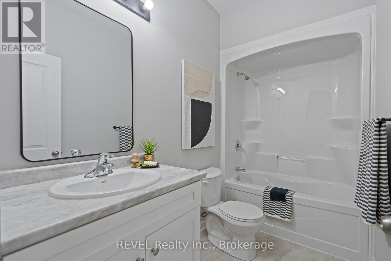 55 Superior Street, Welland, Ontario  L3B 3G3 - Photo 26 - X12420589