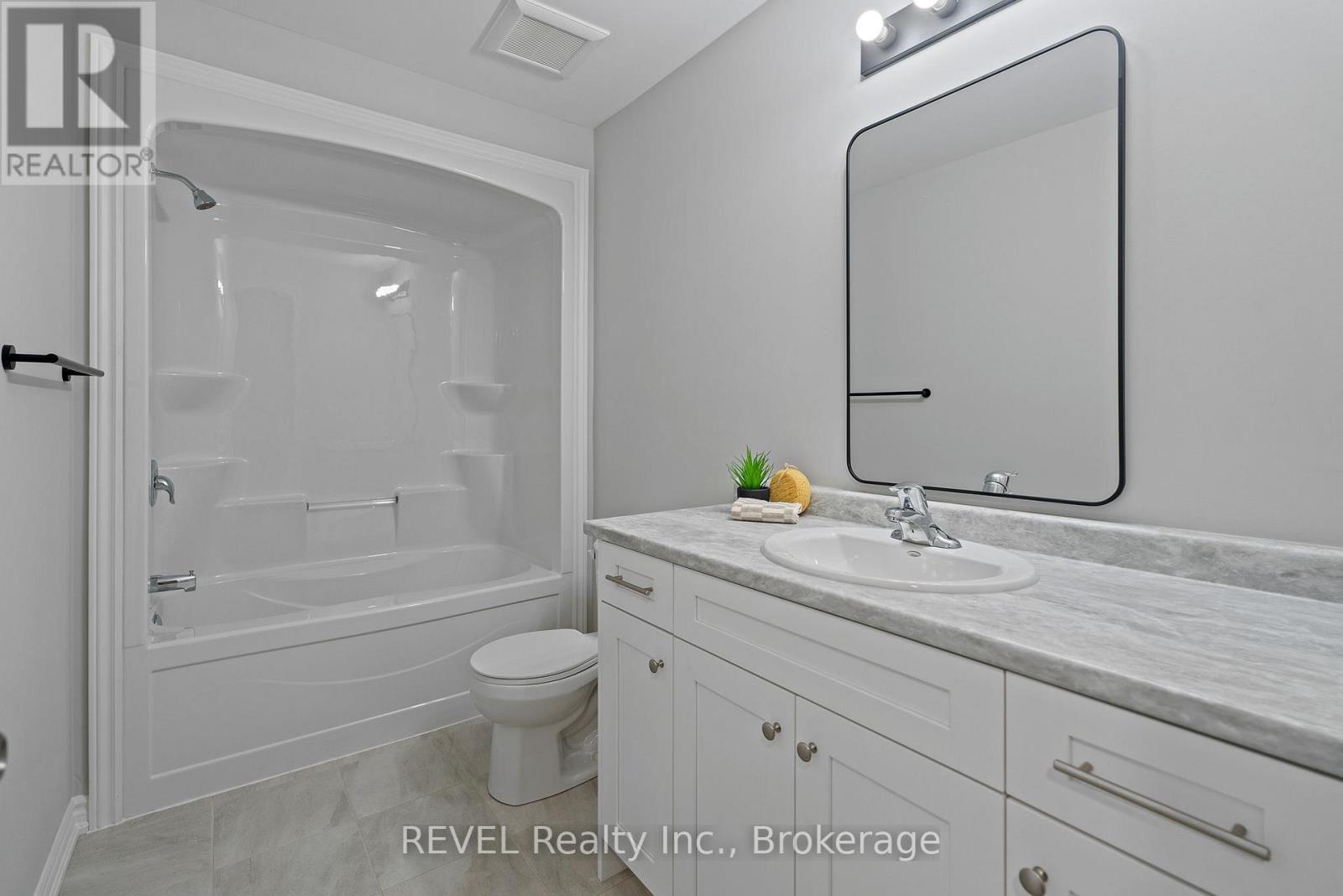 55 Superior Street, Welland, Ontario  L3B 3G3 - Photo 27 - X12420589