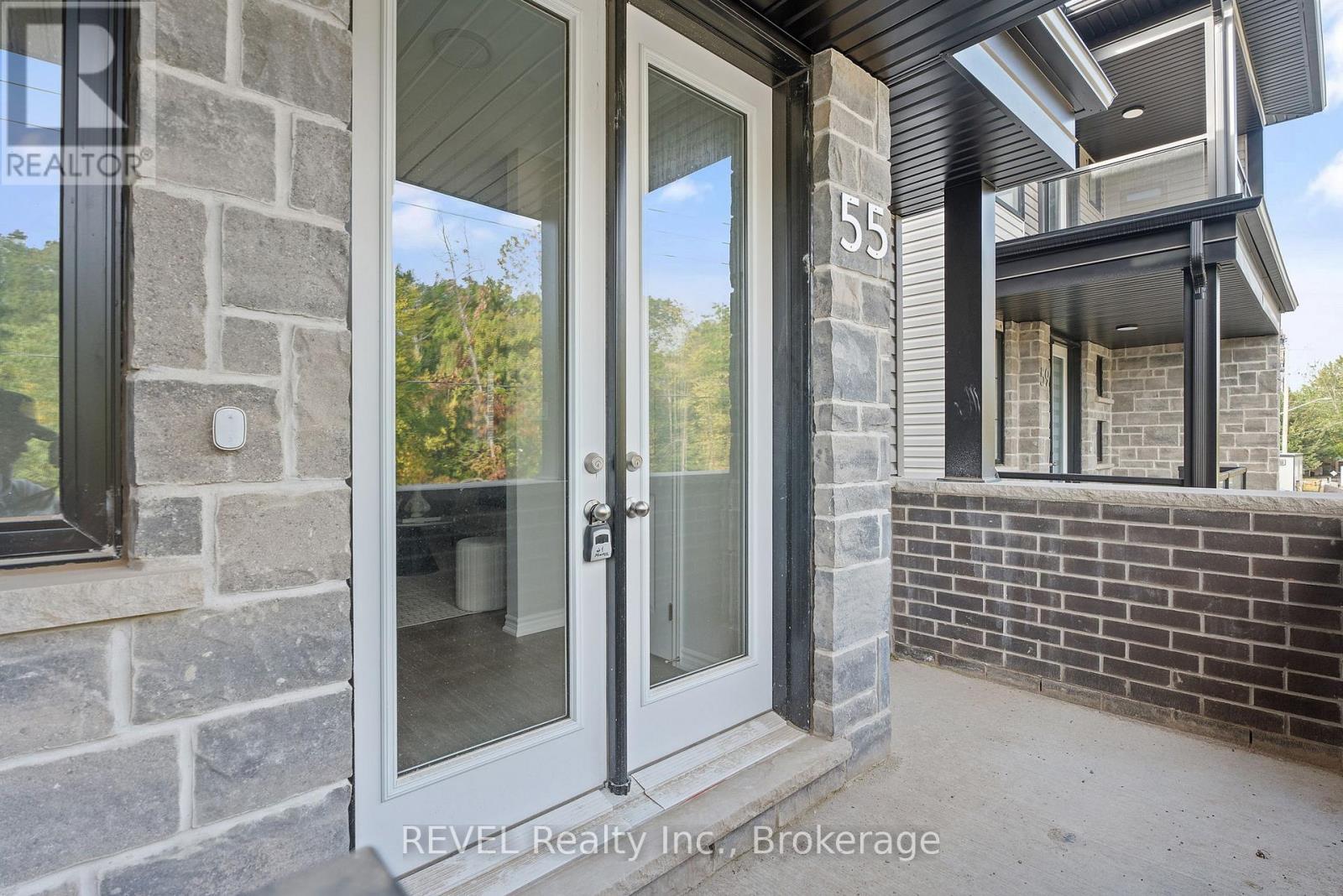 55 Superior Street, Welland, Ontario  L3B 3G3 - Photo 4 - X12420589