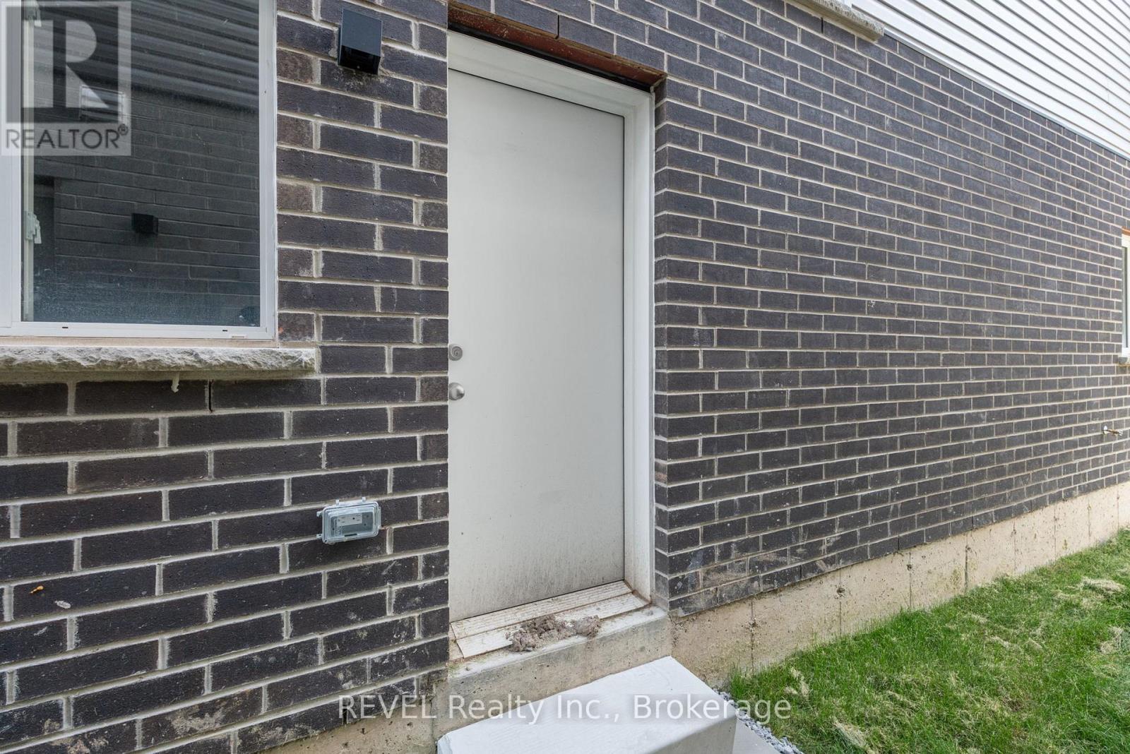 55 Superior Street, Welland, Ontario  L3B 3G3 - Photo 41 - X12420589