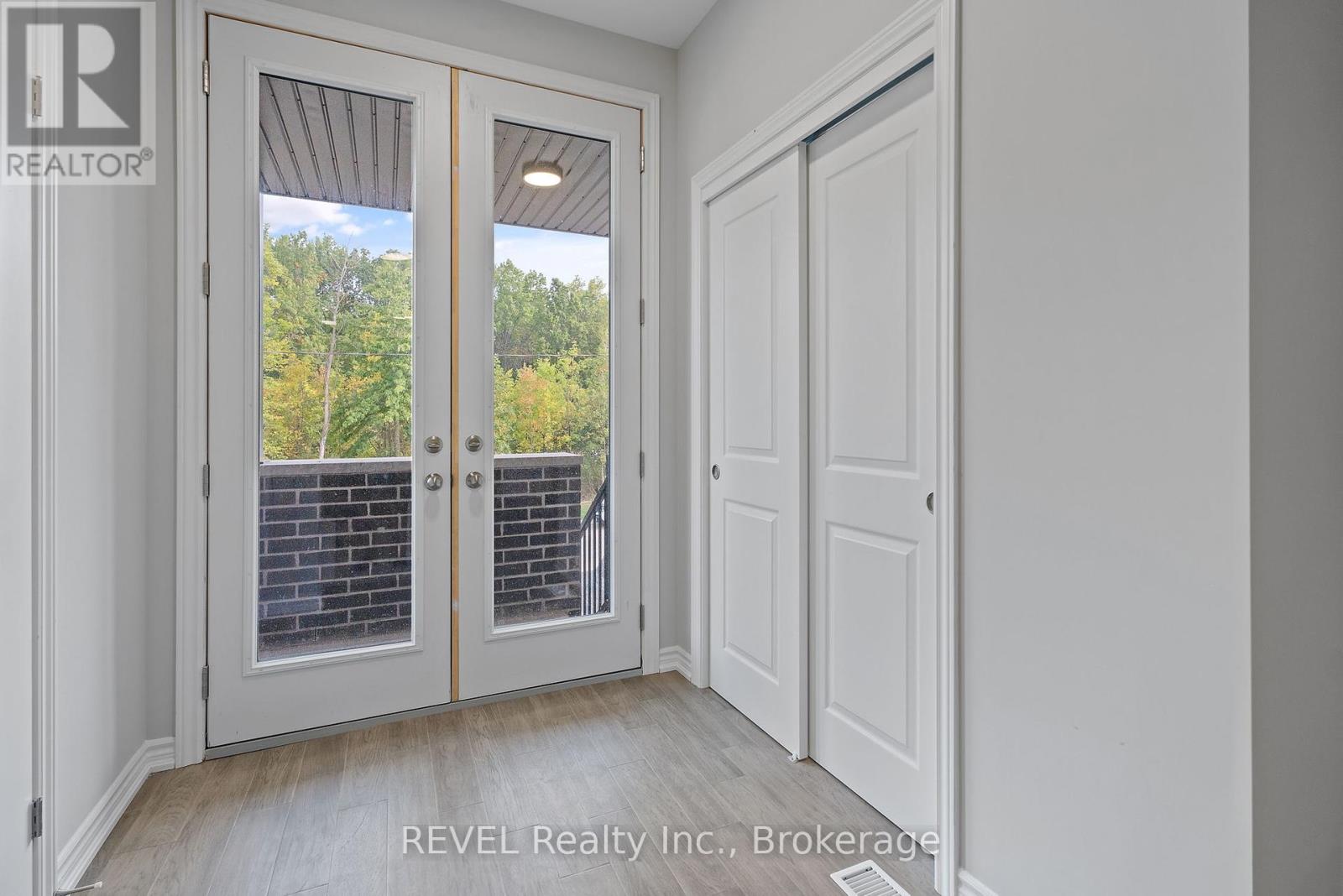 55 Superior Street, Welland, Ontario  L3B 3G3 - Photo 5 - X12420589