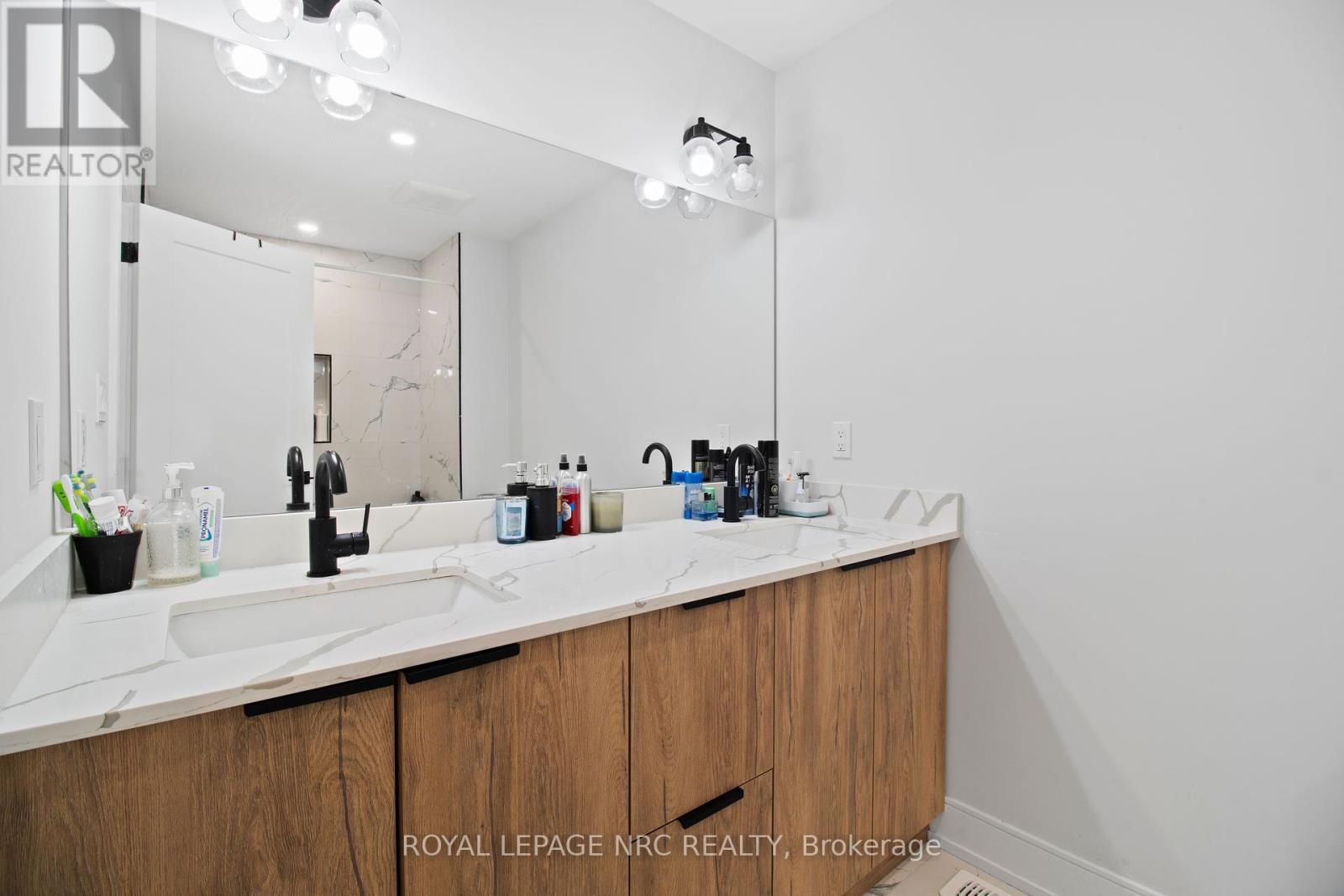 7392 Splendour Drive, Niagara Falls, Ontario  L2H 3V8 - Photo 29 - X12420613