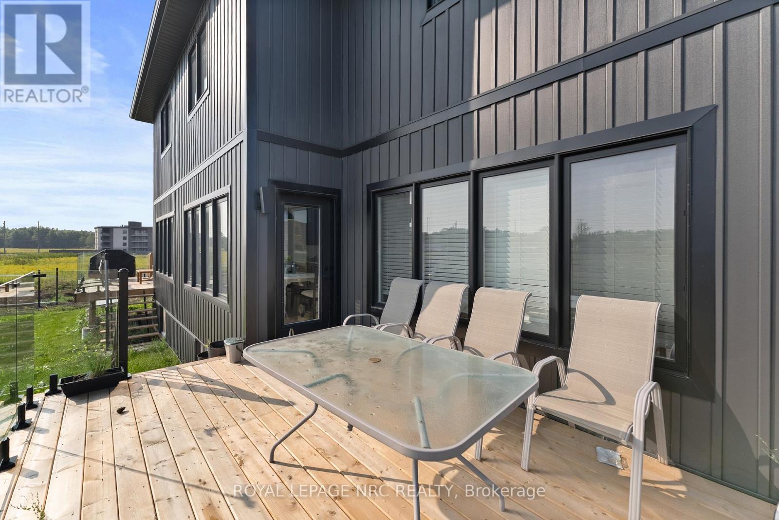 7392 Splendour Drive, Niagara Falls, Ontario  L2H 3V8 - Photo 38 - X12420613