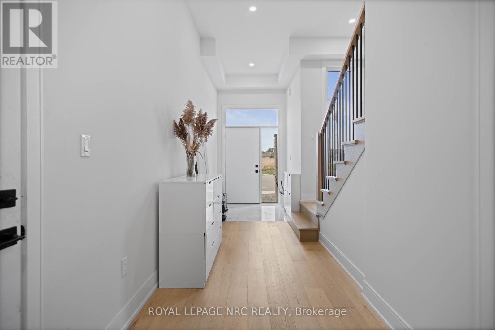 7392 Splendour Drive, Niagara Falls, Ontario  L2H 3V8 - Photo 8 - X12420613