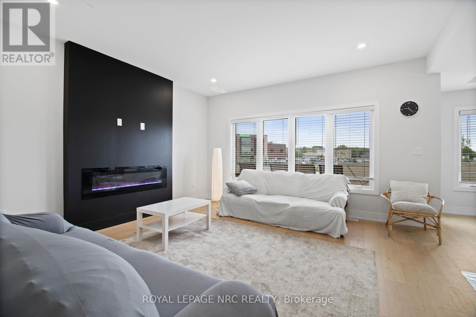 7392 Splendour Drive, Niagara Falls, Ontario  L2H 3V8 - Photo 9 - X12420613