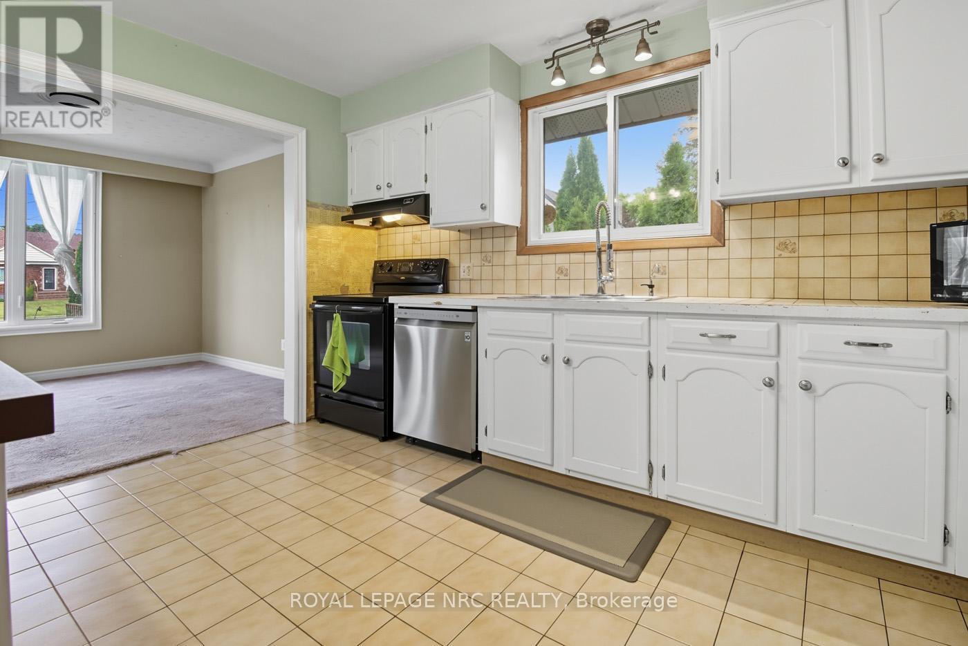 6568 Riall Street, Niagara Falls, Ontario  L2J 1Z6 - Photo 10 - X12421194