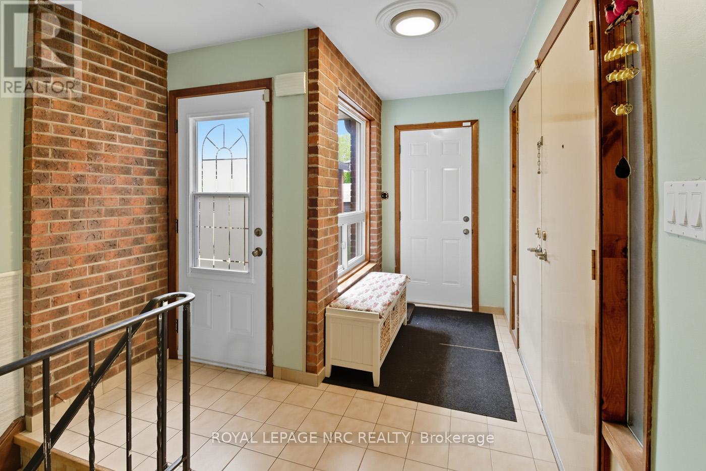 6568 Riall Street, Niagara Falls, Ontario  L2J 1Z6 - Photo 4 - X12421194