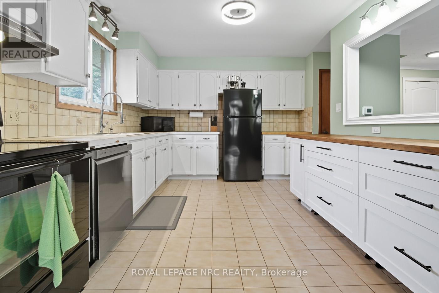 6568 Riall Street, Niagara Falls, Ontario  L2J 1Z6 - Photo 8 - X12421194