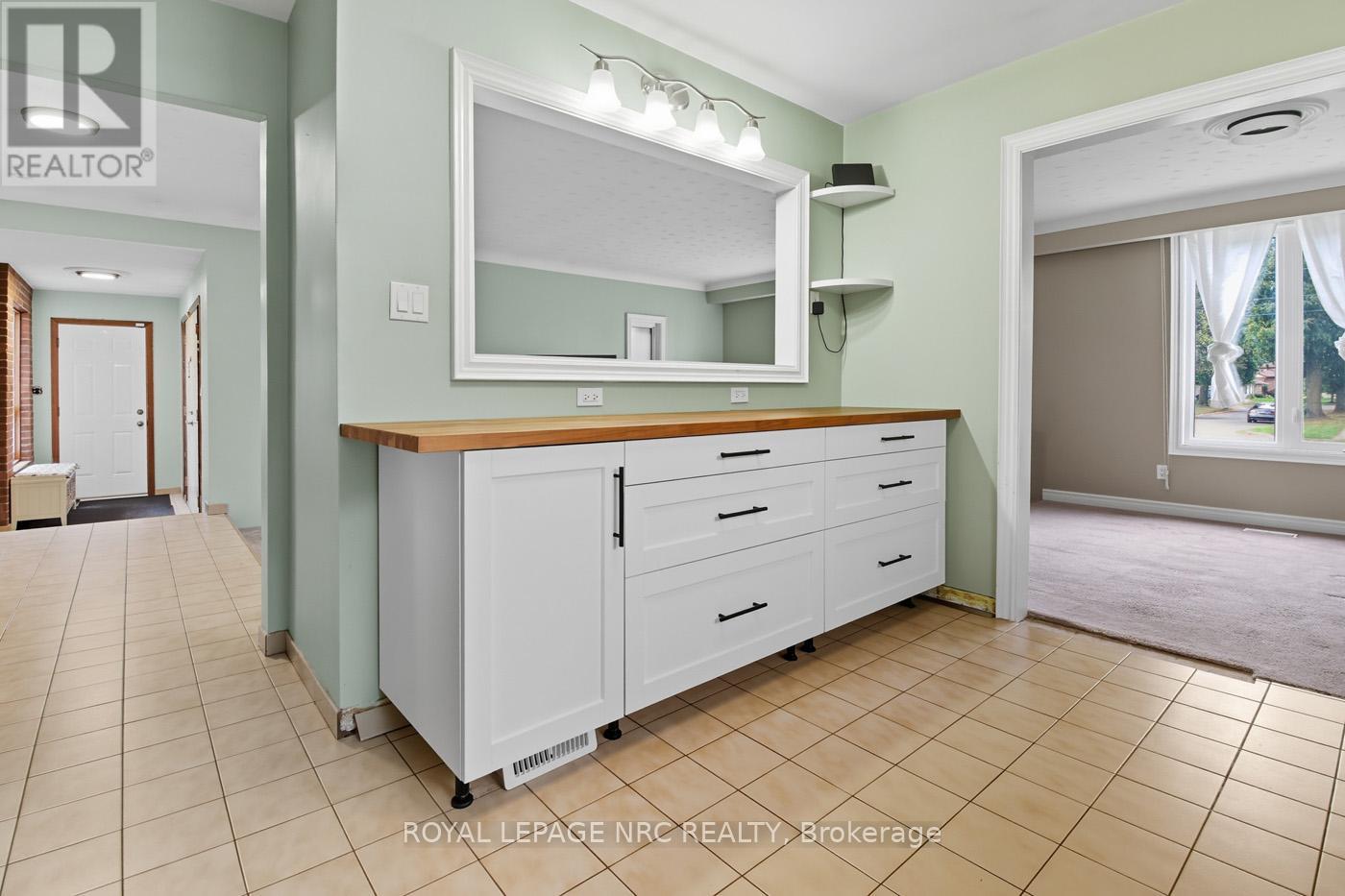 6568 Riall Street, Niagara Falls, Ontario  L2J 1Z6 - Photo 9 - X12421194