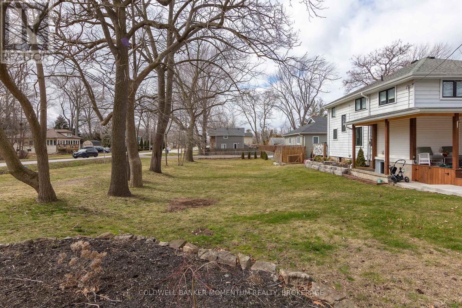 10a Betts Avenue, Grimsby, Ontario  L3M 2S6 - Photo 4 - X12421271