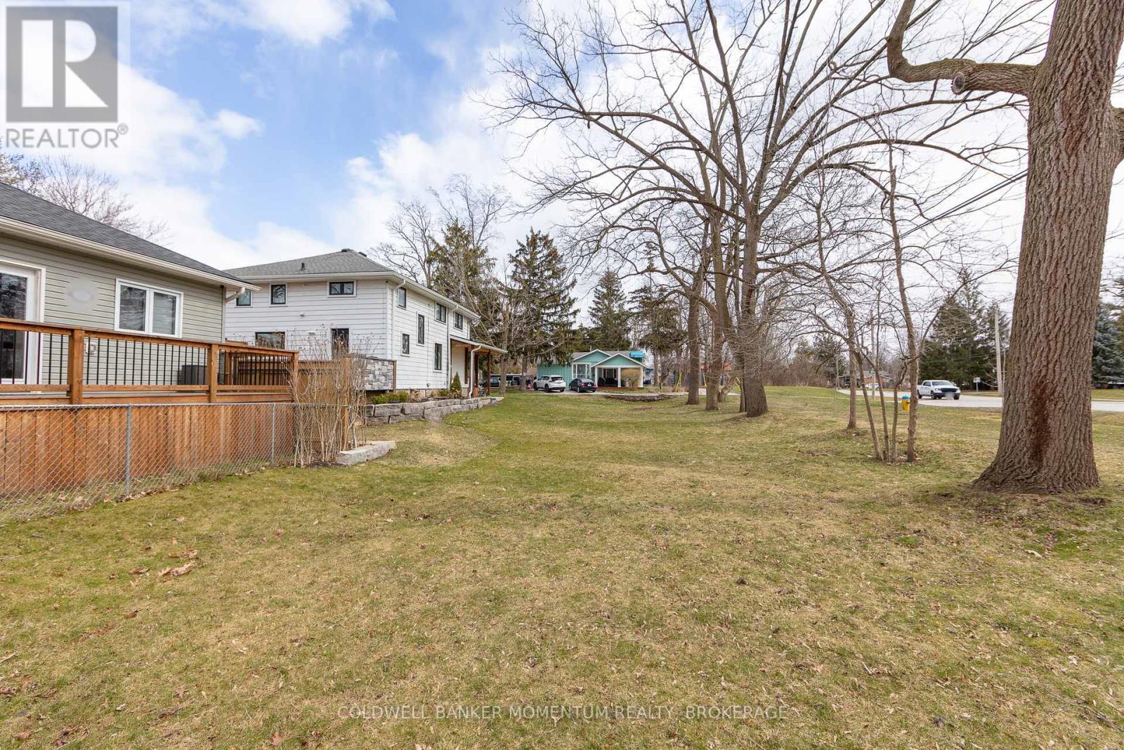 10a Betts Avenue, Grimsby, Ontario  L3M 2S6 - Photo 6 - X12421271
