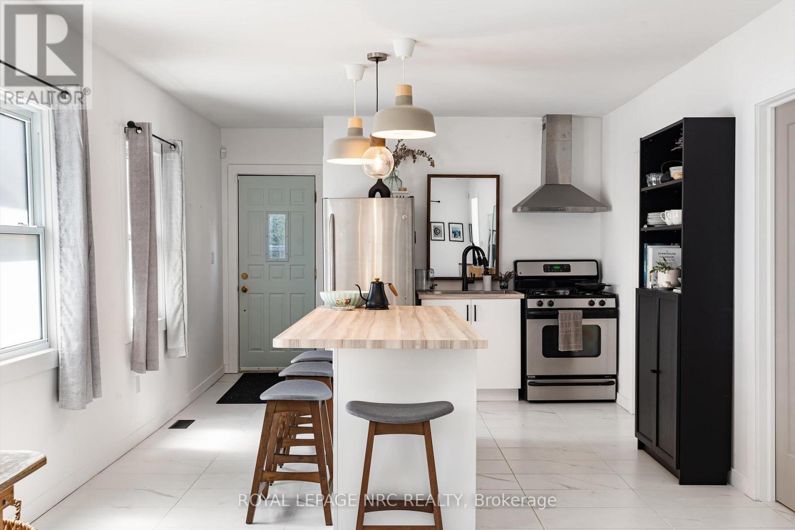 37 Lock Street, St. Catharines, Ontario  L2N 5B8 - Photo 13 - X12421470